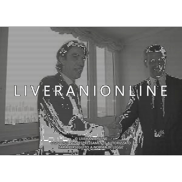 NEG-RETROSPETTIVA MASSIMO MORATTI PRESIDENTE INTER  NELLA FOTO MASSIMO MORATTI CON MARCO TRONCHETTI PROVERA PRESIDENTE PIRELLI PER LA SPONSORIZZAZIONE SULLE MAGLIE DELL\'INTER A TERRAZZA MARTINI MILANO NELL\'ANNO 1995 AG ALDO LIVERANI SAS  