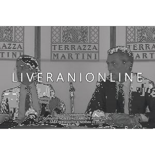 NEG-RETROSPETTIVA MASSIMO MORATTI PRESIDENTE INTER  NELLA FOTO MASSIMO MORATTI CON MARCO TRONCHETTI PROVERA PRESIDENTE PIRELLI PER LA SPONSORIZZAZIONE SULLE MAGLIE DELL\'INTER A TERRAZZA MARTINI MILANO NELL\'ANNO 1995 AG ALDO LIVERANI SAS  