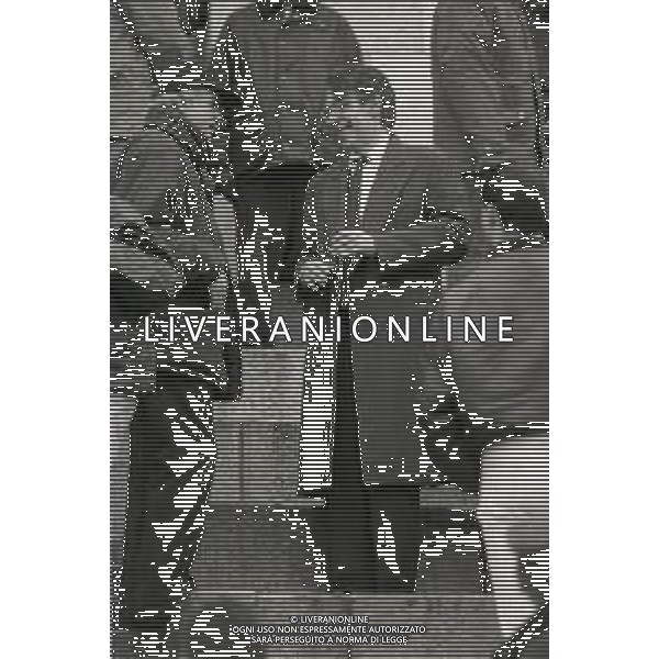 NEG-RETROSPETTIVA MASSIMO MORATTI PRESIDENTE INTER  NELLA FOTO MASSIMO MORATTI PRESIDENTE INTER CON SANDRO MAZZOLA NELL\'ANNO 1995 ALLA\'ARENA DI MILANO  AG ALDO LIVERANI SAS 