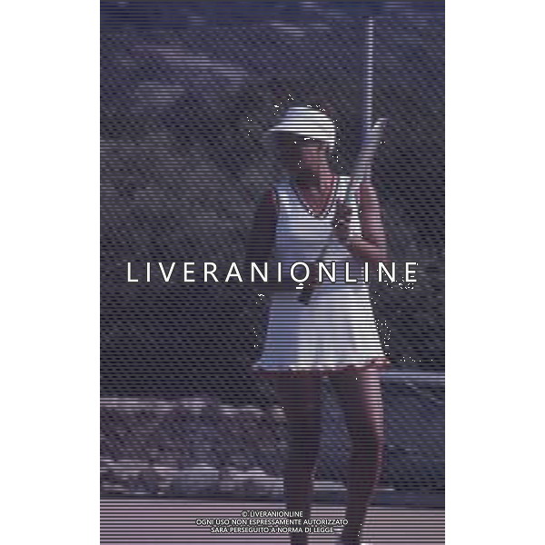DIAP-RETROSPETTIVA SHIRLEY BASSEY CANTANTE NELLA FOTO SHIRLEY BASSEY GIOCA A TENNIS IN SARDEGNA AG ALDO LIVERANI SAS 
