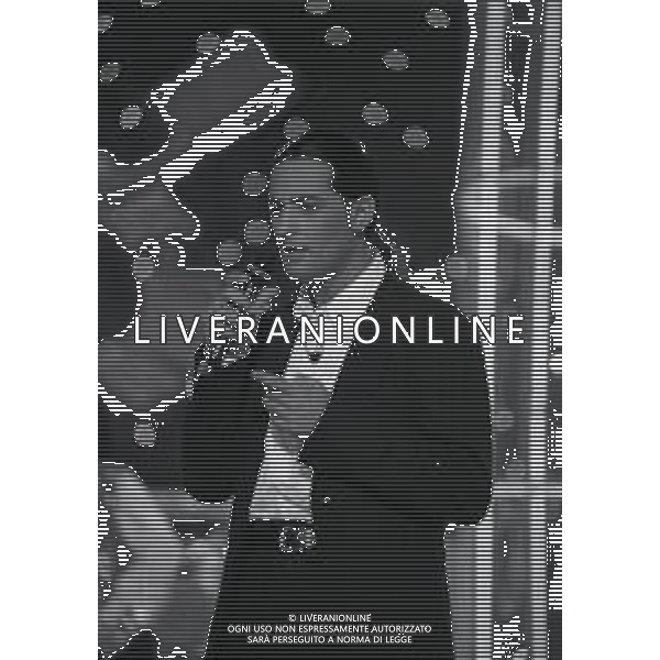 1995 TRASMISSIONE TELEVISIVA NON DIMENTICARE LO SPAZZOLINO DA DENTI NELLA FOTO FIORELLO NELLA TRASMISSIONE TELEVISIVA NON DIMENTICARE LO SPAZZOLINO DA DENTI NELL\'ANNO 1995 AG ALDO LIVERANI SAS