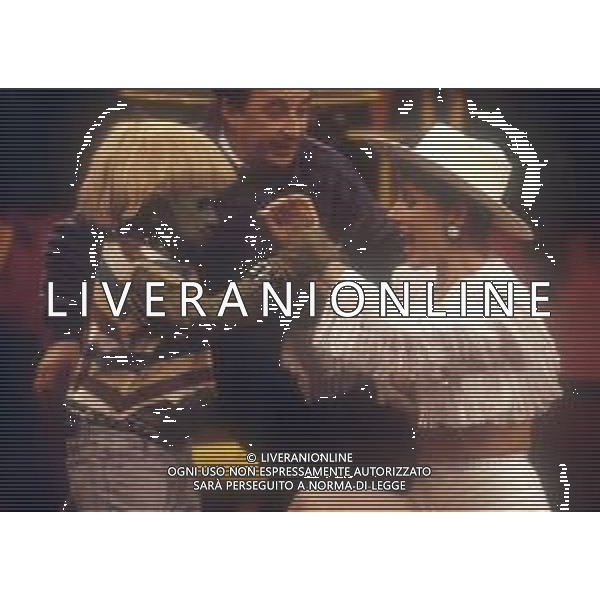 RETROSPETTIVA GIUSEPPE RECCHIA REGISTA TELEVISIVO NELLA FOTO GIUSEPPE RECCHIA NELLA TRASMISSIONE TELEVISIVA “DRIVE IN“ NELL \'ANNO 1987 CON TINI CANSINO E SERONDO AG ALDO LIVERANI SAS  