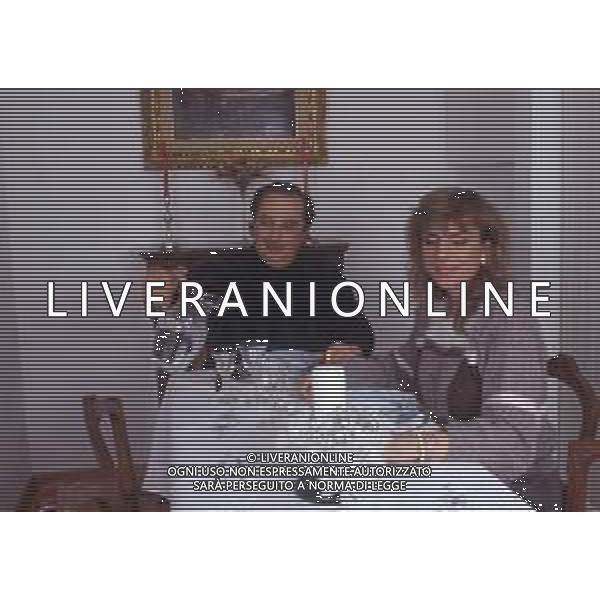 DIAP-RETROSPETTIVA GIUSEPPE RECCHIA REGISTA TELEVISIVO NELLA FOTO GIUSEPPE RECCHIA NELL\'ANNO 1987 CON LA MOGLIE A MILANO AG ALDO LIVERANI SAS 