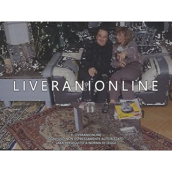 DIAP-RETROSPETTIVA GIUSEPPE RECCHIA REGISTA TELEVISIVO NELLA FOTO GIUSEPPE RECCHIA NELL\'ANNO 1987 CON LA MOGLIE A MILANO AG ALDO LIVERANI SAS 