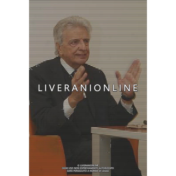 MILANO 24/11/2005 LIBRERIA FELTRINELLI DI VIA MANZONI NELLA FOTO FURIO COLOMBO DIRETTORE DE: -L\' UNITA\'- FOTO ROMANO/AG ALDO LIVERANI