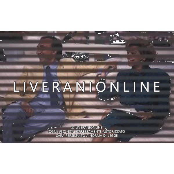 DIAP-RETROSPETTIVA ENRICA BONACCORTI ATTRICE E CONDUTTRICE TELEVISIVA NELLA FOTO ENRICA BONACCORTI CON PIPPO BAUDO A ROMA NELL\'ANNO 1985 FOTO EDGARDO DELLA SCORCIOSA-AG ALDO LIVERANI SAS 