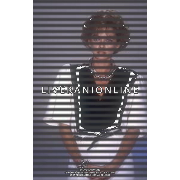 DIAP-RETROSPETTIVA ENRICA BONACCORTI ATTRICE E CONDUTTRICE TELEVISIVA NELLA FOTO ENRICA BONACCORTI NELLA TRASMISSIONE TELEVISIVA PRONTO CHI GIOCA NELL\'ANNO 1985 FOTO EDGARDO DELLA SCORCIOSA-AG ALDO LIVERANI SAS 