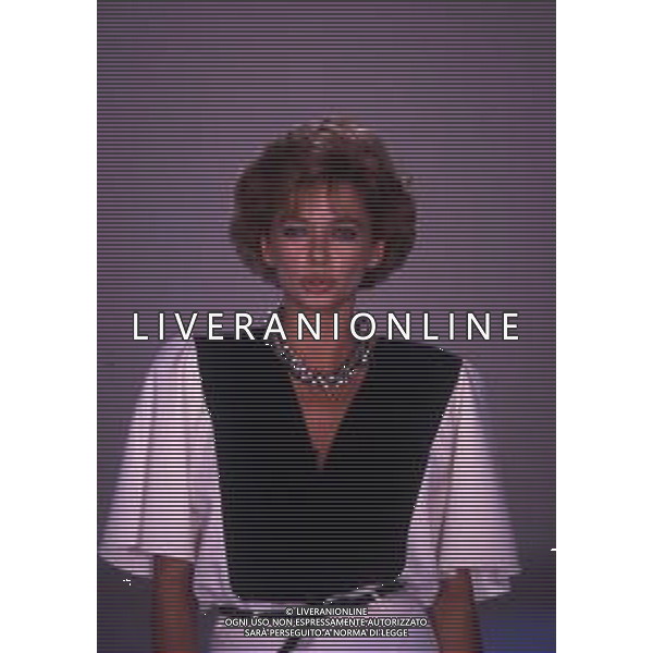 DIAP-RETROSPETTIVA ENRICA BONACCORTI ATTRICE E CONDUTTRICE TELEVISIVA NELLA FOTO ENRICA BONACCORTI NELLA TRASMISSIONE TELEVISIVA PRONTO CHI GIOCA NELL\'ANNO 1985 FOTO EDGARDO DELLA SCORCIOSA-AG ALDO LIVERANI SAS 