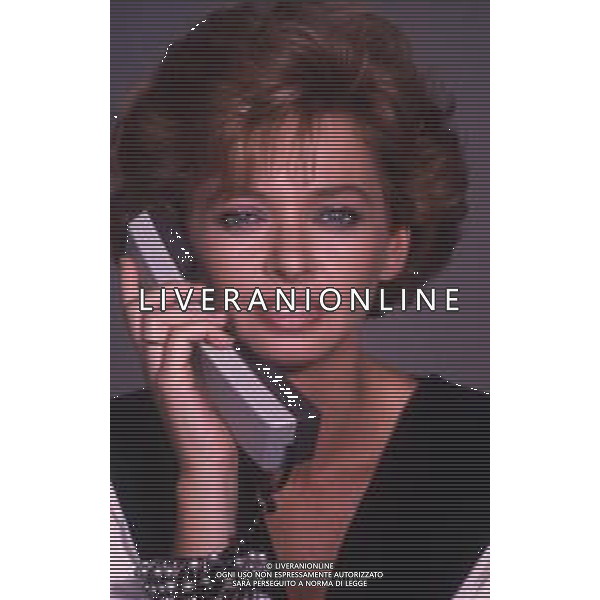 DIAP-RETROSPETTIVA ENRICA BONACCORTI ATTRICE E CONDUTTRICE TELEVISIVA NELLA FOTO ENRICA BONACCORTI NELLA TRASMISSIONE TELEVISIVA PRONTO CHI GIOCA NELL\'ANNO 1985 FOTO EDGARDO DELLA SCORCIOSA-AG ALDO LIVERANI SAS 