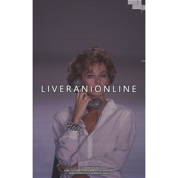 DIAP-RETROSPETTIVA ENRICA BONACCORTI ATTRICE E CONDUTTRICE TELEVISIVA NELLA FOTO ENRICA BONACCORTI NELLA TRASMISSIONE TELEVISIVA PRONTO CHI GIOCA NELL\'ANNO 1985 FOTO EDGARDO DELLA SCORCIOSA-AG ALDO LIVERANI SAS 