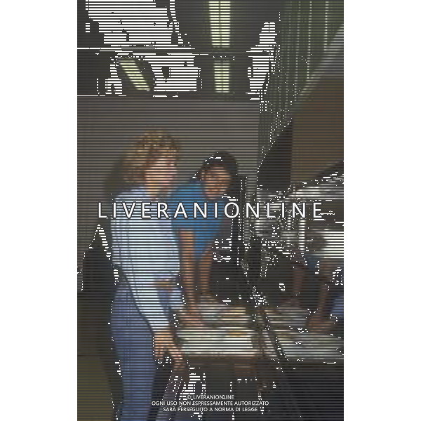 DIAP-RETROSPETTIVA ENRICA BONACCORTI ATTRICE E CONDUTTRICE TELEVISIVA NELLA FOTO ENRICA BONACCORTI CON ARNALDO DEL PIAVE IN MENSA RAI A ROMA NELL\'ANNO 1986 FOTO EDGARDO DELLA SCORCIOSA-AG ALDO LIVERANI SAS   