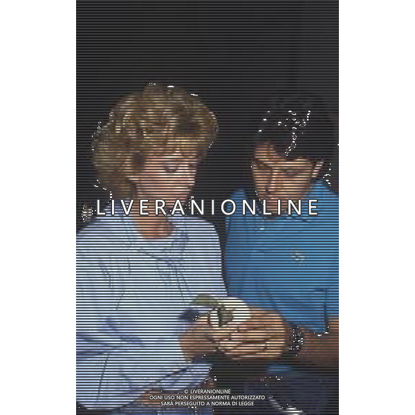 DIAP-RETROSPETTIVA ENRICA BONACCORTI ATTRICE E CONDUTTRICE TELEVISIVA NELLA FOTO ENRICA BONACCORTI CON ARNALDO DEL PIAVE IN MENSA RAI A ROMA NELL\'ANNO 1986 FOTO EDGARDO DELLA SCORCIOSA-AG ALDO LIVERANI SAS   