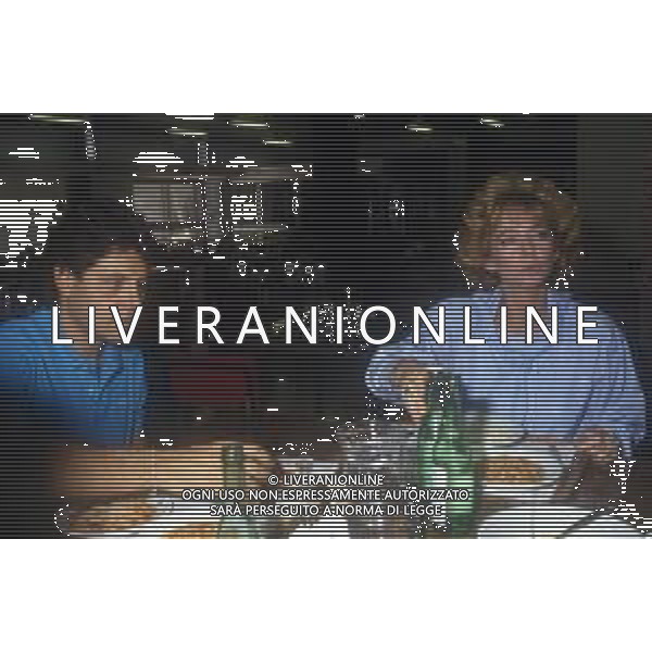 DIAP-RETROSPETTIVA ENRICA BONACCORTI ATTRICE E CONDUTTRICE TELEVISIVA NELLA FOTO ENRICA BONACCORTI CON ARNALDO DEL PIAVE IN MENSA RAI A ROMA NELL\'ANNO 1986 FOTO EDGARDO DELLA SCORCIOSA-AG ALDO LIVERANI SAS   