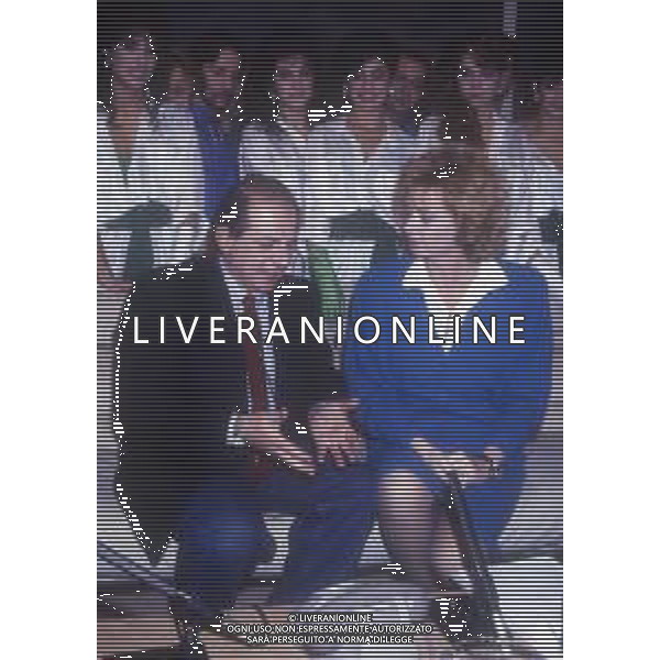 DIAP-RETROSPETTIVA ENRICA BONACCORTI ATTRICE E CONDUTTRICE TELEVISIVA NELLA FOTO ENRICA BONACCORTI CON GIANCARLO MAGALLI NELLA TRASMISSIONE TELEVISIVA PRONTO CHI GIOCA NELL\'ANNO 1986 FOTO EDGARDO DELLA SCORCIOSA-AG ALDO LIVERANI SAS 