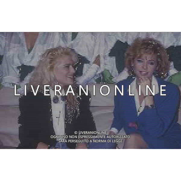 DIAP-RETROSPETTIVA ENRICA BONACCORTI ATTRICE E CONDUTTRICE TELEVISIVA NELLA FOTO ENRICA BONACCORTI CON HEATHER PARISI NELLA TRASMISSIONE TELEVISIVA PRONTO CHI GIOCA NELL\'ANNO 1986 FOTO EDGARDO DELLA SCORCIOSA-AG ALDO LIVERANI SAS 