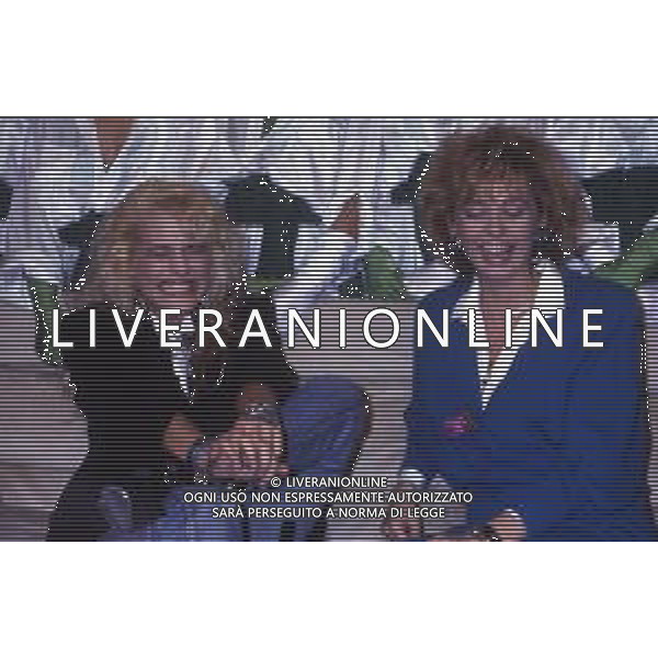 DIAP-RETROSPETTIVA ENRICA BONACCORTI ATTRICE E CONDUTTRICE TELEVISIVA NELLA FOTO ENRICA BONACCORTI CON HEATHER PARISI NELLA TRASMISSIONE TELEVISIVA PRONTO CHI GIOCA NELL\'ANNO 1986 FOTO EDGARDO DELLA SCORCIOSA-AG ALDO LIVERANI SAS  
