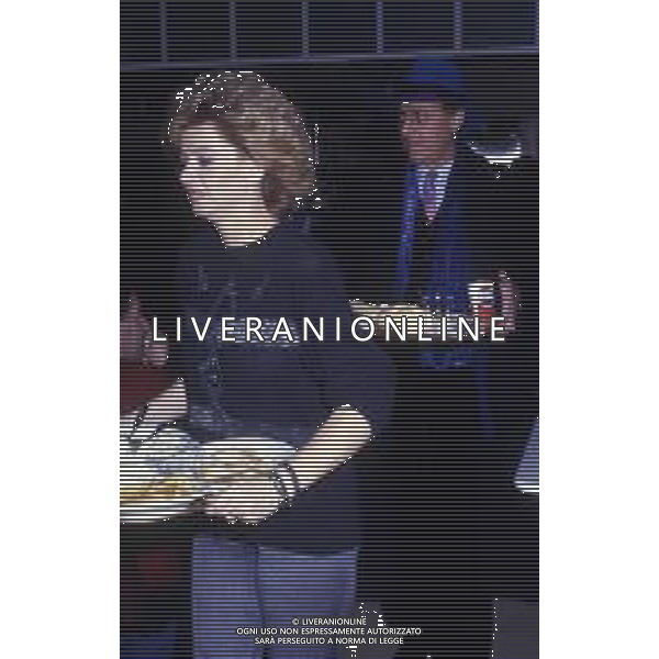 DIAP-RETROSPETTIVA ENRICA BONACCORTI ATTRICE E CONDUTTRICE TELEVISIVA NELLA FOTO ENRICA BONACCORTI CON RENZO ARBORE NELLA TRASMISSIONE TELEVISIVA PRONTO CHI GIOCA NELL\'ANNO 1986 FOTO EDGARDO DELLA SCORCIOSA-AG ALDO LIVERANI SAS 