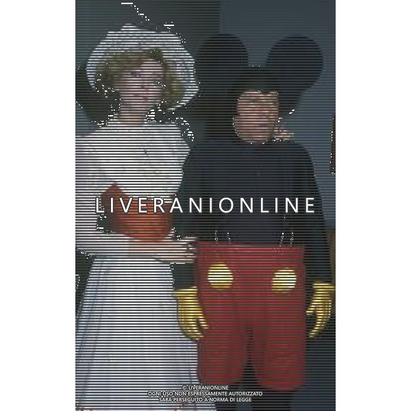 DIAP-RETROSPETTIVA ENRICA BONACCORTI ATTRICE E CONDUTTRICE TELEVISIVA NELLA FOTO ENRICA BONACCORTI CON PAOLO VILLAGGIO A ROMA NELL\'ANNO 1987 FOTO EDGARDO DELLA SCORCIOSA-AG ALDO LIVERANI SAS 