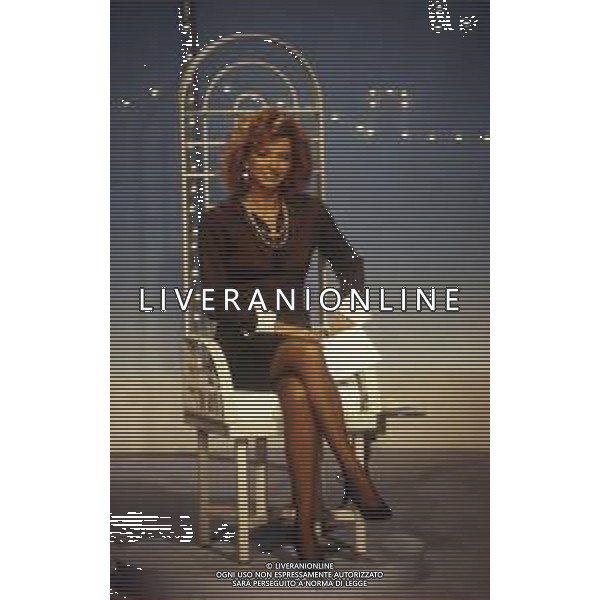 DIAP-RETROSPETTIVA ENRICA BONACCORTI ATTRICE E CONDUTTRICE TELEVISIVA NELLA FOTO ENRICA BONACCORTI A ROMA NELL\'ANNO 1988 TRASMISSIONE TELEVISIVA CARI GENITORI FOTO EDGARDO DELLA SCORCIOSA-AG ALDO LIVERANI SAS  
