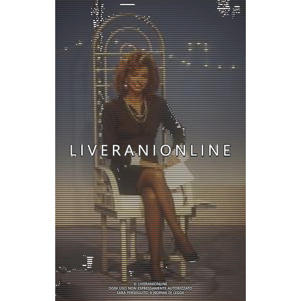 DIAP-RETROSPETTIVA ENRICA BONACCORTI ATTRICE E CONDUTTRICE TELEVISIVA NELLA FOTO ENRICA BONACCORTI A ROMA NELL\'ANNO 1988 TRASMISSIONE TELEVISIVA CARI GENITORI FOTO EDGARDO DELLA SCORCIOSA-AG ALDO LIVERANI SAS  