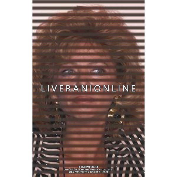 DIAP-RETROSPETTIVA ENRICA BONACCORTI ATTRICE E CONDUTTRICE TELEVISIVA NELLA FOTO ENRICA BONACCORTI A ROMA NELL\'ANNO 1988 TRASMISSIONE TELEVISIVA CARI GENITORI FOTO EDGARDO DELLA SCORCIOSA-AG ALDO LIVERANI SAS  