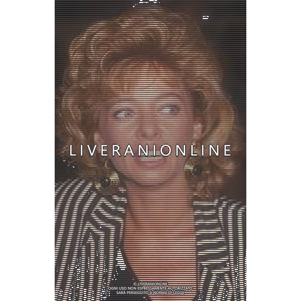 DIAP-RETROSPETTIVA ENRICA BONACCORTI ATTRICE E CONDUTTRICE TELEVISIVA NELLA FOTO ENRICA BONACCORTI A ROMA NELL\'ANNO 1988 TRASMISSIONE TELEVISIVA CARI GENITORI FOTO EDGARDO DELLA SCORCIOSA-AG ALDO LIVERANI SAS  