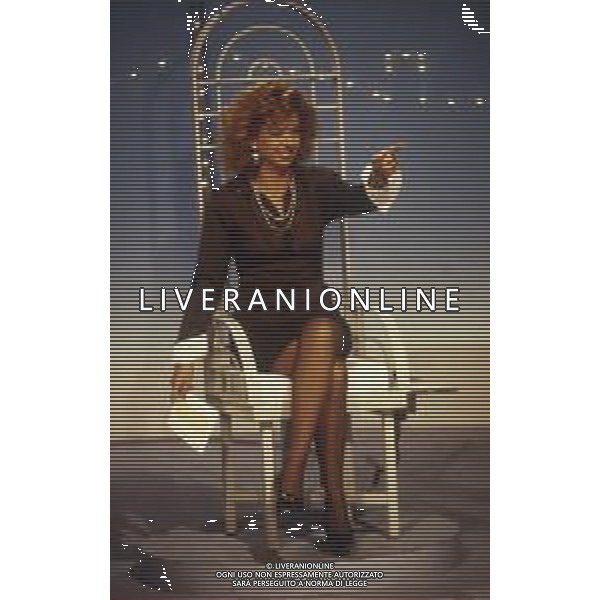 DIAP-RETROSPETTIVA ENRICA BONACCORTI ATTRICE E CONDUTTRICE TELEVISIVA NELLA FOTO ENRICA BONACCORTI A ROMA NELL\'ANNO 1988 TRASMISSIONE TELEVISIVA CARI GENITORI FOTO EDGARDO DELLA SCORCIOSA-AG ALDO LIVERANI SAS  