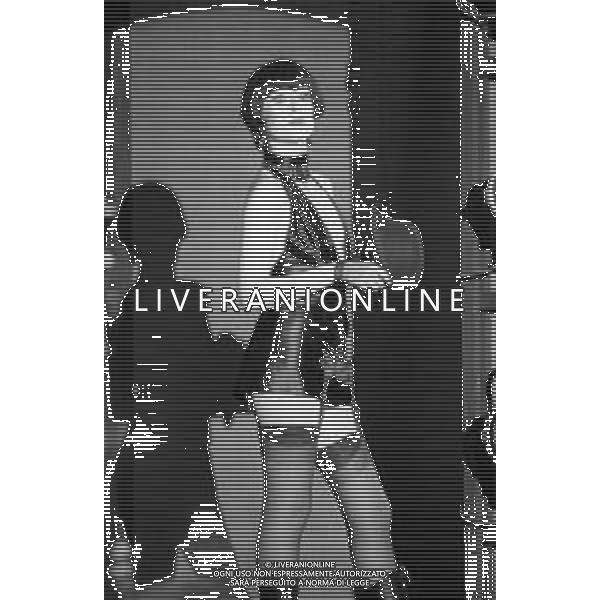 Neg- RETROSPETTIVA LORETTA GOGGI CANTANTE E CONDUTTRICE TELEVISIVA NELLA FOTO NEL 1985 AG ALDO LIVERANI SAS