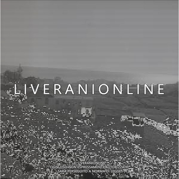 NEG-1963 ARMA DI TAGGIA LA BATTAGLIA DI SAN MARTINO PER LA COSTRUZIONE DELLA DIGA LA POPOLAZIONE NON LA VUOLE E PROTESTA IL GIORNO 11 NOVEMBRE 1963 VENGONO SOSPESI I LAVORI AG ALDO LIVERANI SAS