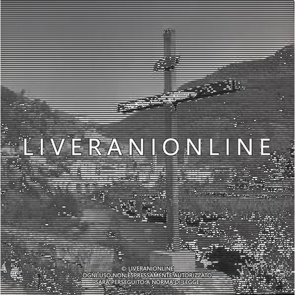NEG-1963 ARMA DI TAGGIA LA BATTAGLIA DI SAN MARTINO PER LA COSTRUZIONE DELLA DIGA LA POPOLAZIONE NON LA VUOLE E PROTESTA IL GIORNO 11 NOVEMBRE 1963 VENGONO SOSPESI I LAVORI AG ALDO LIVERANI SAS