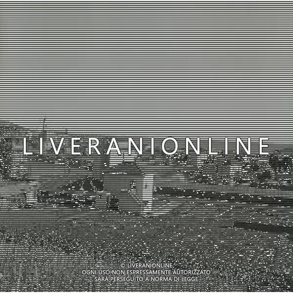 NEG-1963 ARMA DI TAGGIA LA BATTAGLIA DI SAN MARTINO PER LA COSTRUZIONE DELLA DIGA LA POPOLAZIONE NON LA VUOLE E PROTESTA IL GIORNO 11 NOVEMBRE 1963 VENGONO SOSPESI I LAVORI AG ALDO LIVERANI SAS