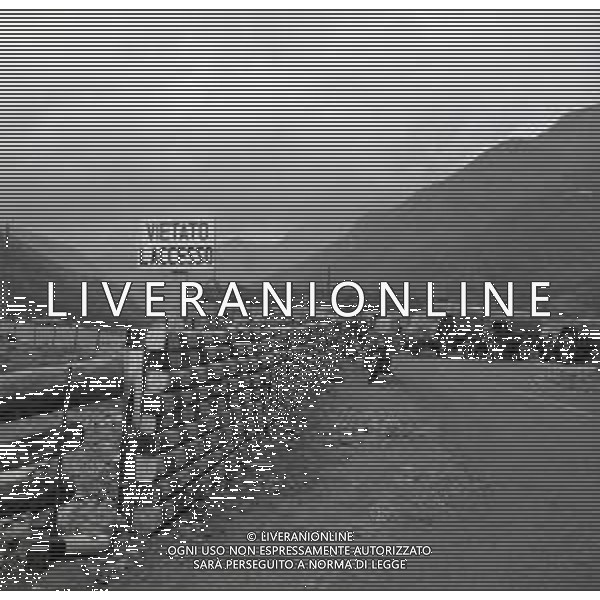 NEG-1963 ARMA DI TAGGIA LA BATTAGLIA DI SAN MARTINO PER LA COSTRUZIONE DELLA DIGA LA POPOLAZIONE NON LA VUOLE E PROTESTA IL GIORNO 11 NOVEMBRE 1963 VENGONO SOSPESI I LAVORI AG ALDO LIVERANI SAS