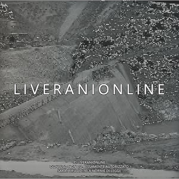 NEG-1963 ARMA DI TAGGIA LA BATTAGLIA DI SAN MARTINO PER LA COSTRUZIONE DELLA DIGA LA POPOLAZIONE NON LA VUOLE E PROTESTA IL GIORNO 11 NOVEMBRE 1963 VENGONO SOSPESI I LAVORI AG ALDO LIVERANI SAS