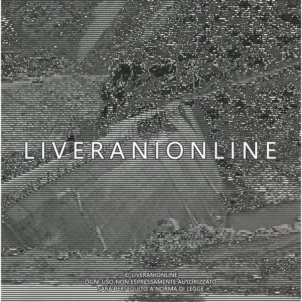 NEG-1963 ARMA DI TAGGIA LA BATTAGLIA DI SAN MARTINO PER LA COSTRUZIONE DELLA DIGA LA POPOLAZIONE NON LA VUOLE E PROTESTA IL GIORNO 11 NOVEMBRE 1963 VENGONO SOSPESI I LAVORI AG ALDO LIVERANI SAS