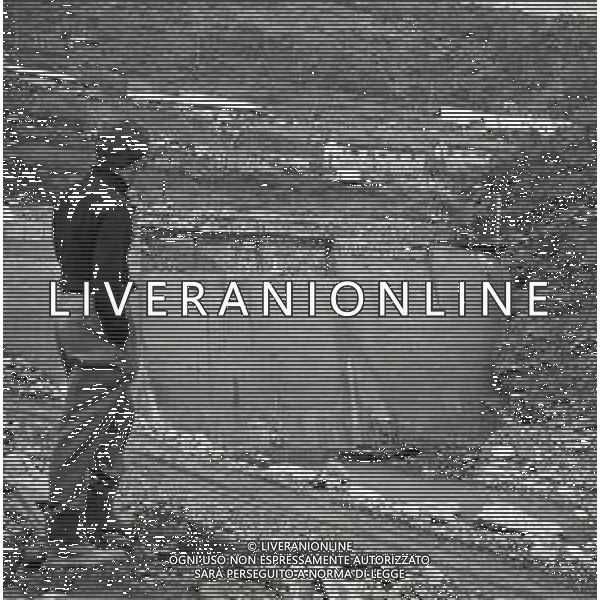 NEG-1963 ARMA DI TAGGIA LA BATTAGLIA DI SAN MARTINO PER LA COSTRUZIONE DELLA DIGA LA POPOLAZIONE NON LA VUOLE E PROTESTA IL GIORNO 11 NOVEMBRE 1963 VENGONO SOSPESI I LAVORI AG ALDO LIVERANI SAS