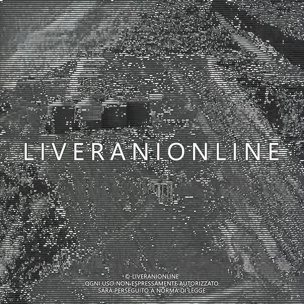 NEG-1963 ARMA DI TAGGIA LA BATTAGLIA DI SAN MARTINO PER LA COSTRUZIONE DELLA DIGA LA POPOLAZIONE NON LA VUOLE E PROTESTA IL GIORNO 11 NOVEMBRE 1963 VENGONO SOSPESI I LAVORI AG ALDO LIVERANI SAS