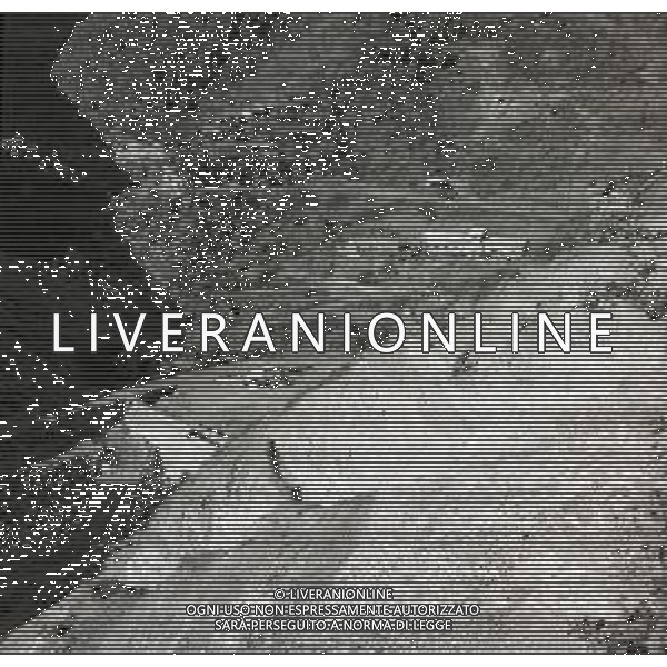 NEG-1963 ARMA DI TAGGIA LA BATTAGLIA DI SAN MARTINO PER LA COSTRUZIONE DELLA DIGA LA POPOLAZIONE NON LA VUOLE E PROTESTA IL GIORNO 11 NOVEMBRE 1963 VENGONO SOSPESI I LAVORI AG ALDO LIVERANI SAS