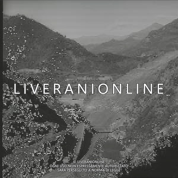 NEG-1963 ARMA DI TAGGIA LA BATTAGLIA DI SAN MARTINO PER LA COSTRUZIONE DELLA DIGA LA POPOLAZIONE NON LA VUOLE E PROTESTA IL GIORNO 11 NOVEMBRE 1963 VENGONO SOSPESI I LAVORI AG ALDO LIVERANI SAS