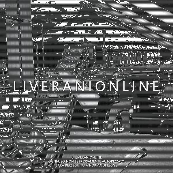 NEG-1963 ARMA DI TAGGIA LA BATTAGLIA DI SAN MARTINO PER LA COSTRUZIONE DELLA DIGA LA POPOLAZIONE NON LA VUOLE E PROTESTA IL GIORNO 11 NOVEMBRE 1963 VENGONO SOSPESI I LAVORI AG ALDO LIVERANI SAS