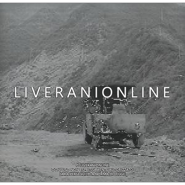 NEG-1963 ARMA DI TAGGIA LA BATTAGLIA DI SAN MARTINO PER LA COSTRUZIONE DELLA DIGA LA POPOLAZIONE NON LA VUOLE E PROTESTA IL GIORNO 11 NOVEMBRE 1963 VENGONO SOSPESI I LAVORI AG ALDO LIVERANI SAS