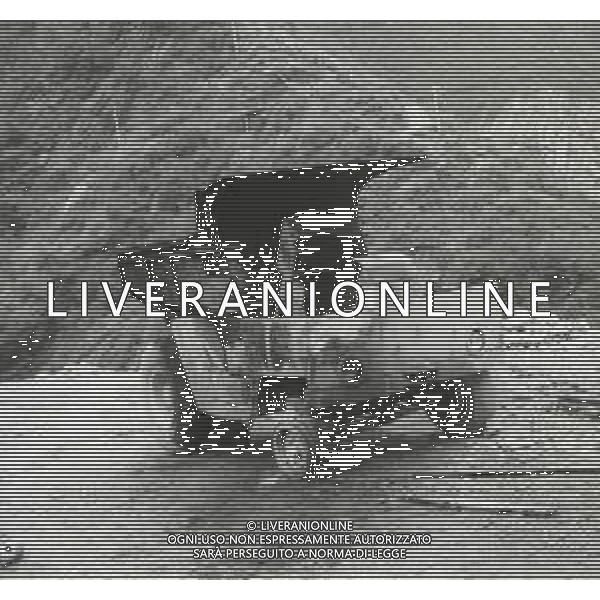 NEG-1963 ARMA DI TAGGIA LA BATTAGLIA DI SAN MARTINO PER LA COSTRUZIONE DELLA DIGA LA POPOLAZIONE NON LA VUOLE E PROTESTA IL GIORNO 11 NOVEMBRE 1963 VENGONO SOSPESI I LAVORI AG ALDO LIVERANI SAS