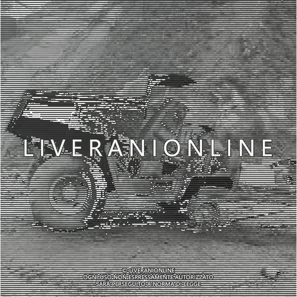 NEG-1963 ARMA DI TAGGIA LA BATTAGLIA DI SAN MARTINO PER LA COSTRUZIONE DELLA DIGA LA POPOLAZIONE NON LA VUOLE E PROTESTA IL GIORNO 11 NOVEMBRE 1963 VENGONO SOSPESI I LAVORI AG ALDO LIVERANI SAS