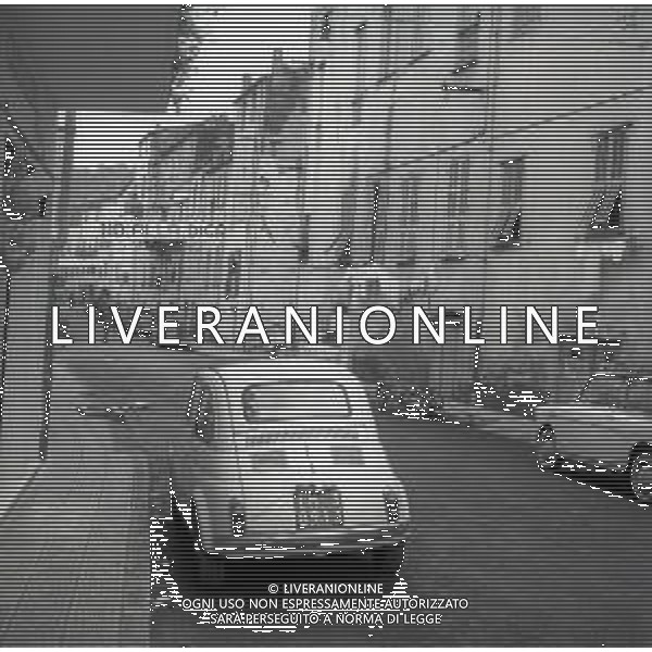 NEG-1963 ARMA DI TAGGIA LA BATTAGLIA DI SAN MARTINO PER LA COSTRUZIONE DELLA DIGA LA POPOLAZIONE NON LA VUOLE E PROTESTA IL GIORNO 11 NOVEMBRE 1963 VENGONO SOSPESI I LAVORI AG ALDO LIVERANI SAS