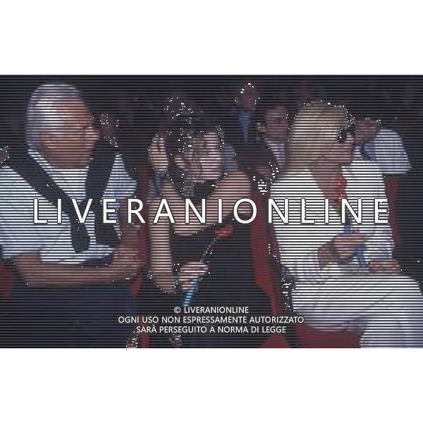 DIAP-RETROSPETTIVA MARA VENIER ATTIRCE E PRESENTATRICE TELEVISIVA NELLA FOTO MARA VENIER CON ALBA PARIETTI E GIORGIO ARMANI AG ALDO LIVERANI SAS 