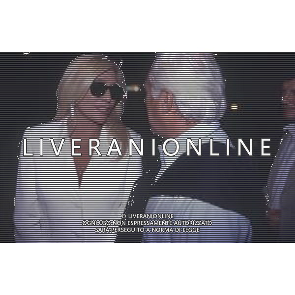 DIAP-RETROSPETTIVA MARA VENIER ATTIRCE E PRESENTATRICE TELEVISIVA NELLA FOTO MARA VENIER CON GIORGIO ARMANI AG ALDO LIVERANI SAS 