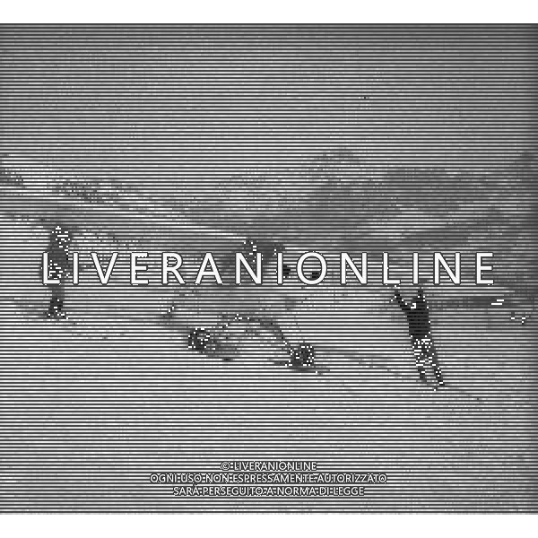 NEG-RETROSPETTIVA SOCCORSO ALPINO NELLA FOTO IL SOCCORSO ALPINO NELL\'ANNO 1966 AG ALDO LIVERANI SAS