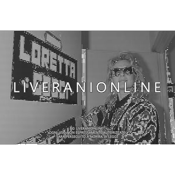 Neg- RETROSPETTIVA LORETTA GOGGI CANTANTE E CONDUTTRICE TELEVISIVA NELLA FOTO ALLA CONDUZIONE DEL FESTIVAL DI SANREMO NEL FEBBRAIO 1986 AG ALDO LIVERANI SAS