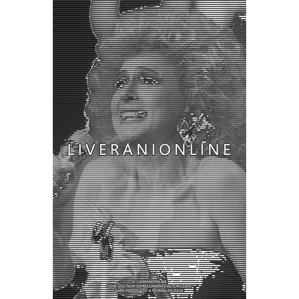 Neg- RETROSPETTIVA LORETTA GOGGI CANTANTE E CONDUTTRICE TELEVISIVA NELLA FOTO A SAINT VINCENT NEL 1987 AG ALDO LIVERANI SAS