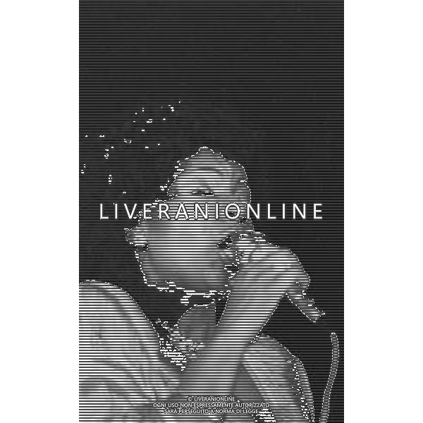 Neg- RETROSPETTIVA GLORIA GAYNOR CANTANTE NELLA FOTO A MILANO NEL 1982 AG ALDO LIVERANI SAS