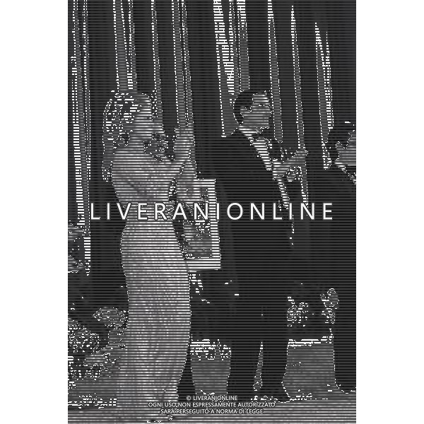 NEG-RETROSPETTIVA ANN MARGRET ATTRICE NELLA FOTO ANN MARGRET PSEUDONIMO DI ANN MARGRET OLSSON A CANNES NELL\'ANNO 1975 CON VITTORIO GASSMAN AG ALDO LIVERANI SAS